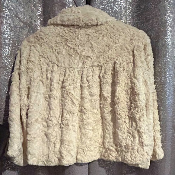 CAbi The Alpine Faux Fur Shrug Size Medium - Picture 2 of 8